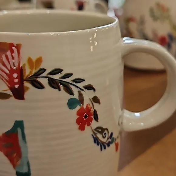 ANTHROPOLOGIE STARLA M‎ HALFMANN INITIAL E MUG PETAL PALETTE - Picture 2 of 4